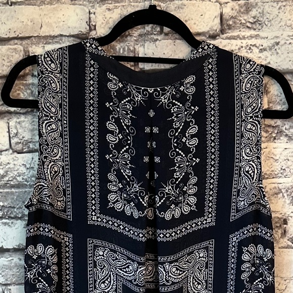 Banana Republic Dark blue with White Paisley Pattern sleeveless Size M - Picture 6 of 6